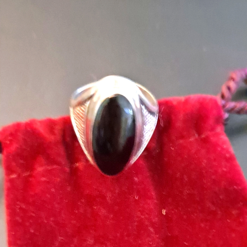 Vintage sterling silver and onyx stone ring